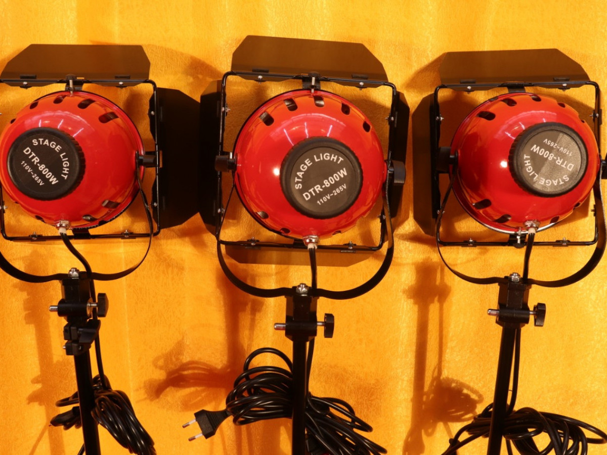 3Pc 800w Redhead Video/Photography lighting 3Pc 800w Redhead Video/Photography lighting