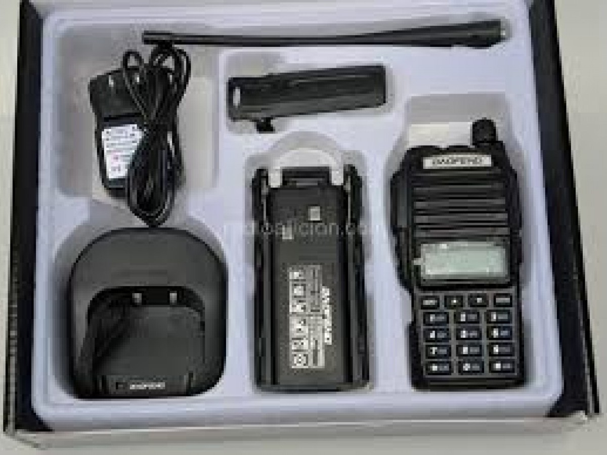 UV-82 5km Walkie Talkie UV-82 5km Walkie Talkie