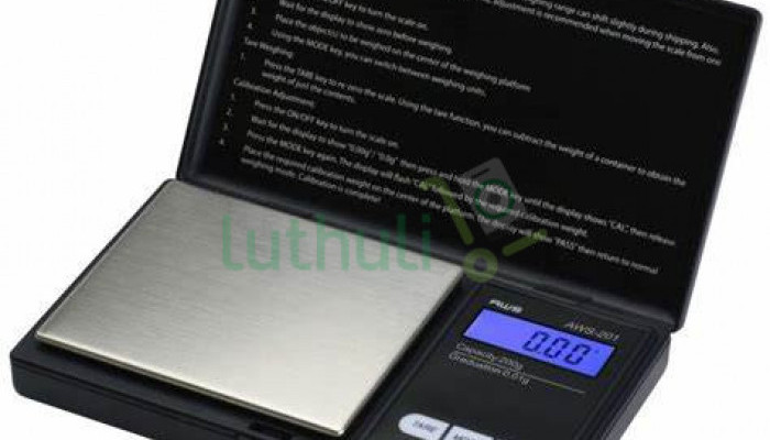 POCKET SCALE WITH 0.01 GRAM RESOLUTION.