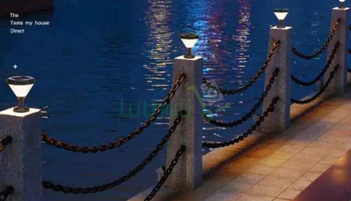 Solar powered gates lights/pillar liggts.