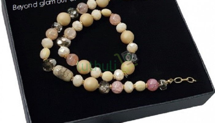 Simple and elegant necklace combines the precision and quality